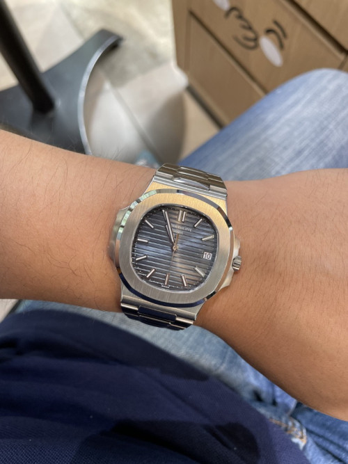 노틸러스 블루 텍스처 다이얼 SS 브레이슬릿 41mm 5811.jpg