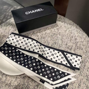 CHANEL 샤넬 땡땡이 실크 방도
