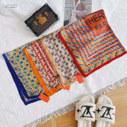 HERMES 에르메스 실크 사각 스카프