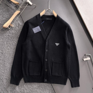 ●9월 판매 16위● PRADA 프라다 메탈 플레이트 비즈 가디건