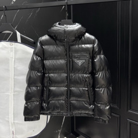 PRADA 프라다 메탈 플레이트 다운 패딩