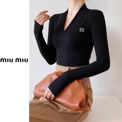 MIUMIU 미우미우 브이넥 이너 니트티 2COLOR