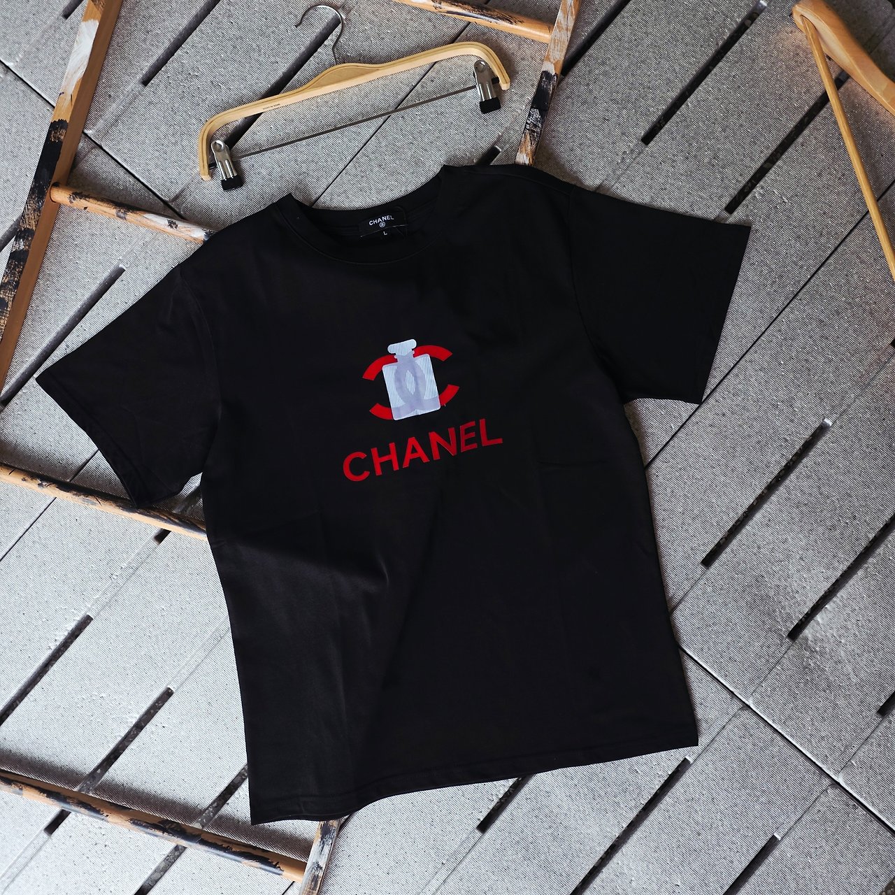CHANEL 샤넬 레드 로고 티셔츠