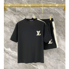 LOUIS VUITTON 루이비통 607105 시그니처 자수 로고 반팔&반바지 세트 2COLOR