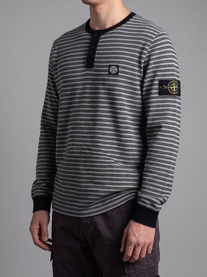 STONE ISLAND 스톤아일랜드 프리미엄 핀 스트라이프 컴퍼스 와펜 니트 2COLOR